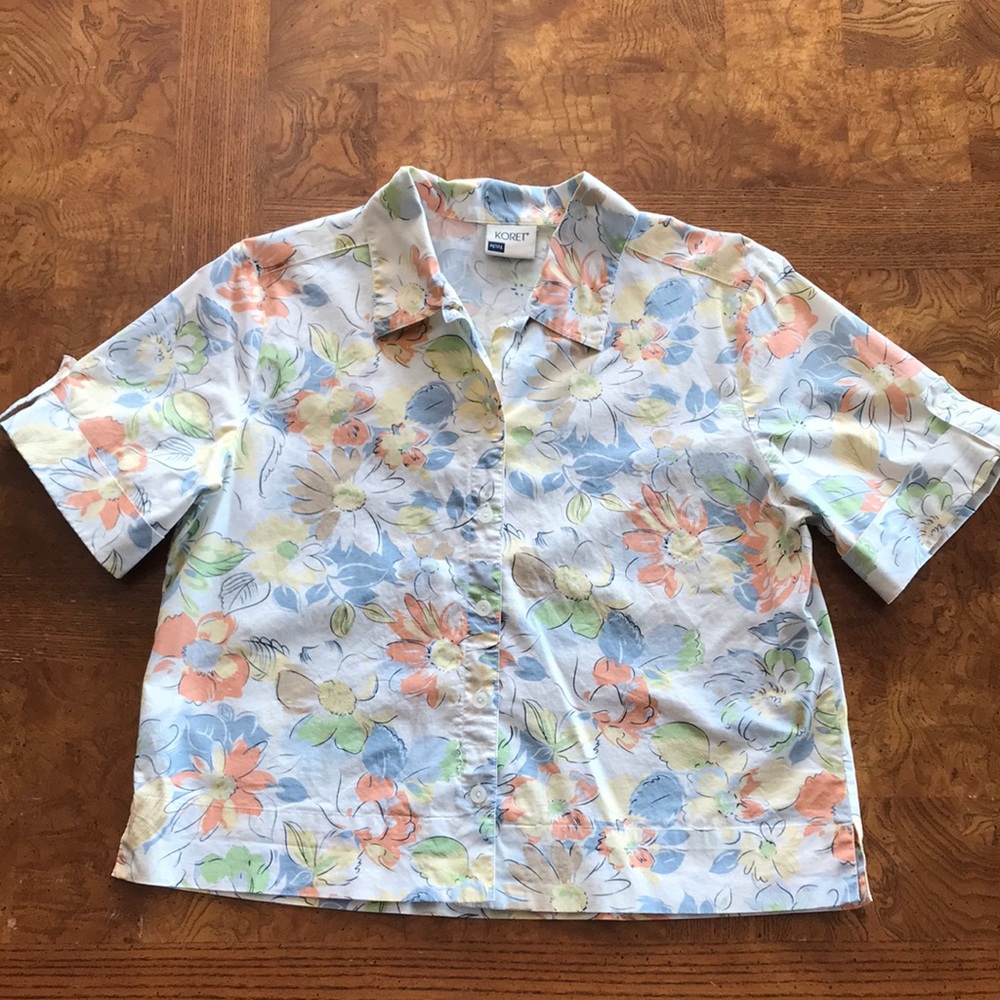 Vintage Koret Floral Short Sleeve Cropped Button Shirt Pastel Floral Print SP